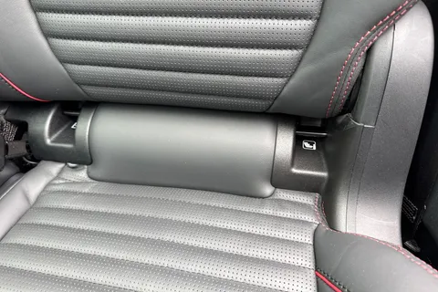 36 of 62 for Land Rover Discovery Sport 2.0 D200 MHEV R-Dynamic HSE Auto 4WD Euro 6 (s/s) 5dr