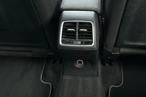 YY18RXH Audi Q3 1.4 TFSI CoD Sport Euro 6 (s/s) 5dr Thumbnail #36