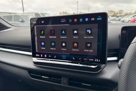  Volkswagen T-Roc 1.5 eTSI MHEV R-Line DSG Euro 6 (s/s) 5dr Thumbnail #38