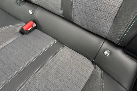 DE23ZGJ PEUGEOT 2008 1.2 PureTech Allure Premium + Euro 6 (s/s) 5dr Thumbnail #37