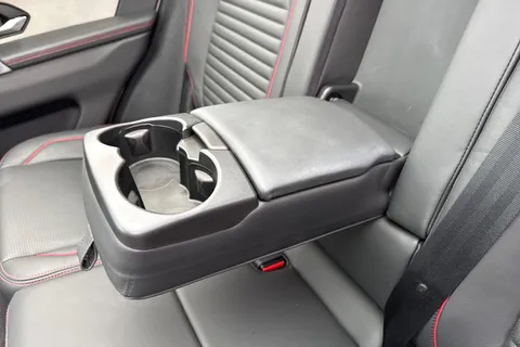 38 of 62 for Land Rover Discovery Sport 2.0 D200 MHEV R-Dynamic HSE Auto 4WD Euro 6 (s/s) 5dr