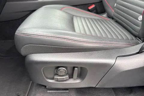 39 of 62 for Land Rover Discovery Sport 2.0 D200 MHEV R-Dynamic HSE Auto 4WD Euro 6 (s/s) 5dr