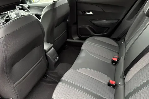 BG22DKY PEUGEOT e-2008 50kWh Allure Premium Auto 5dr (7kW Charger) Thumbnail #38