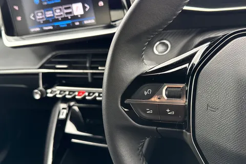 DE23ZGJ PEUGEOT 2008 1.2 PureTech Allure Premium + Euro 6 (s/s) 5dr Thumbnail #39