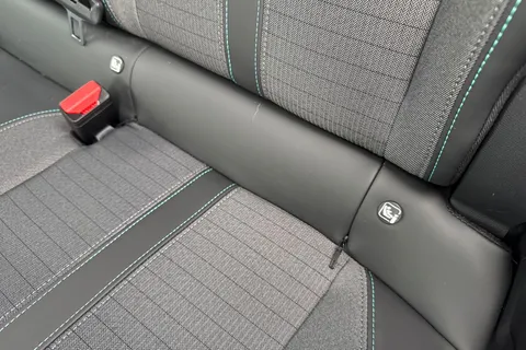 BG22DKY PEUGEOT e-2008 50kWh Allure Premium Auto 5dr (7kW Charger) Thumbnail #39