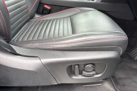 41 of 62 for Land Rover Discovery Sport 2.0 D200 MHEV R-Dynamic HSE Auto 4WD Euro 6 (s/s) 5dr