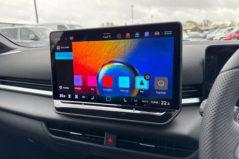  Volkswagen T-Roc 1.5 eTSI MHEV R-Line DSG Euro 6 (s/s) 5dr Thumbnail #44