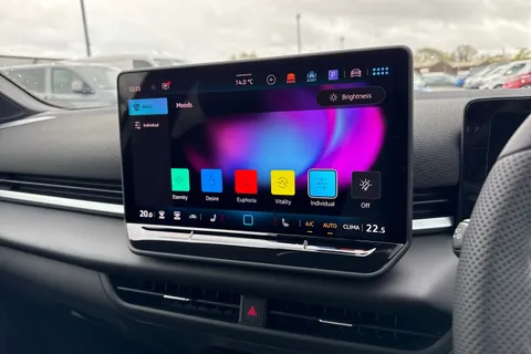  Volkswagen T-Roc 1.5 eTSI MHEV R-Line DSG Euro 6 (s/s) 5dr Thumbnail #45