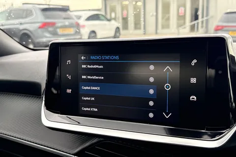 DE23ZGJ PEUGEOT 2008 1.2 PureTech Allure Premium + Euro 6 (s/s) 5dr Thumbnail #46