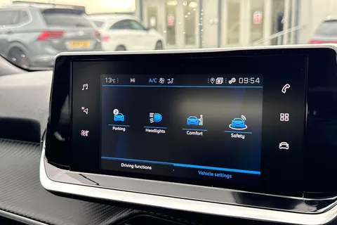 DE23ZGJ PEUGEOT 2008 1.2 PureTech Allure Premium + Euro 6 (s/s) 5dr Thumbnail #51