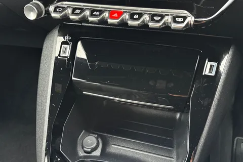 DE23ZGJ PEUGEOT 2008 1.2 PureTech Allure Premium + Euro 6 (s/s) 5dr Thumbnail #54