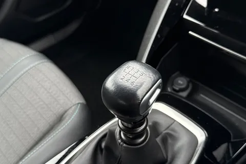 DE23ZGJ PEUGEOT 2008 1.2 PureTech Allure Premium + Euro 6 (s/s) 5dr Thumbnail #56