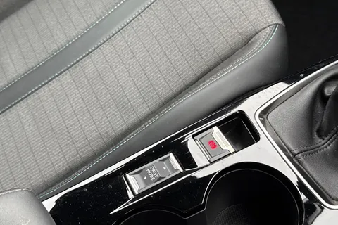 DE23ZGJ PEUGEOT 2008 1.2 PureTech Allure Premium + Euro 6 (s/s) 5dr Thumbnail #57