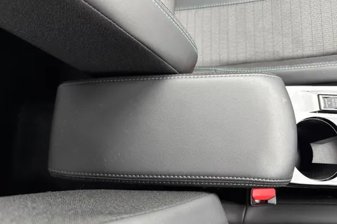 DE23ZGJ PEUGEOT 2008 1.2 PureTech Allure Premium + Euro 6 (s/s) 5dr Thumbnail #59