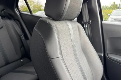 DE23ZGJ PEUGEOT 2008 1.2 PureTech Allure Premium + Euro 6 (s/s) 5dr Thumbnail #61