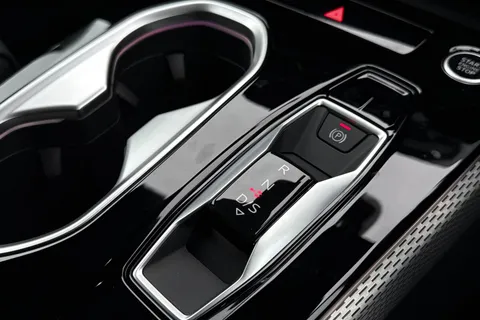  Audi A6 Saloon 2.0 e-hybrid 25.9kWh S line S Tronic quattro Euro 6 (s/s) 4dr Thumbnail #23