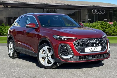  Audi Q5 2.0 TDI S line S Tronic quattro Euro 6 (s/s) 5dr Thumbnail #2