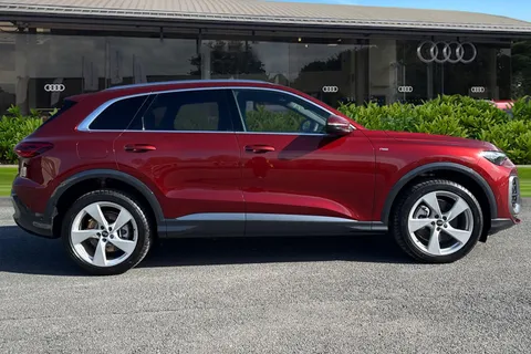  Audi Q5 2.0 TDI S line S Tronic quattro Euro 6 (s/s) 5dr Thumbnail #4