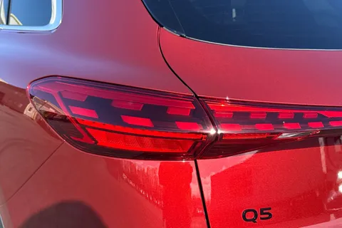  Audi Q5 2.0 TDI S line S Tronic quattro Euro 6 (s/s) 5dr Thumbnail #8