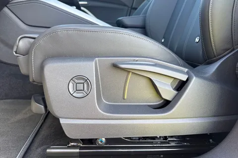  Audi Q5 2.0 TDI S line S Tronic quattro Euro 6 (s/s) 5dr Thumbnail #41