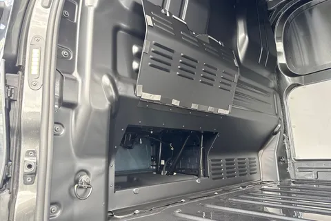 DA26HKZ Volkswagen Transporter 2.0 TDI 110 Commerce Van Thumbnail #31