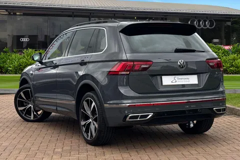 DS23KDX Volkswagen Tiguan 2.0 TSI R-Line DSG 4Motion Euro 6 (s/s) 5dr Thumbnail #3