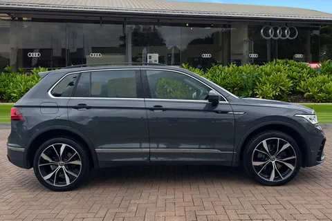 DS23KDX Volkswagen Tiguan 2.0 TSI R-Line DSG 4Motion Euro 6 (s/s) 5dr Thumbnail #4