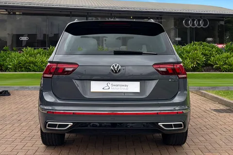 DS23KDX Volkswagen Tiguan 2.0 TSI R-Line DSG 4Motion Euro 6 (s/s) 5dr Thumbnail #5