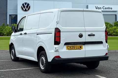 CX25LLM Volkswagen Transporter 2.0 TDI T28 Commerce Plus FWD SWB Euro 6 (s/s) 5dr Thumbnail #2