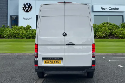 CX74XWZ Volkswagen Crafter 2.0 TDI CR35 Commerce FWD MWB High Roof Euro 6 (s/s) 5dr Thumbnail #5