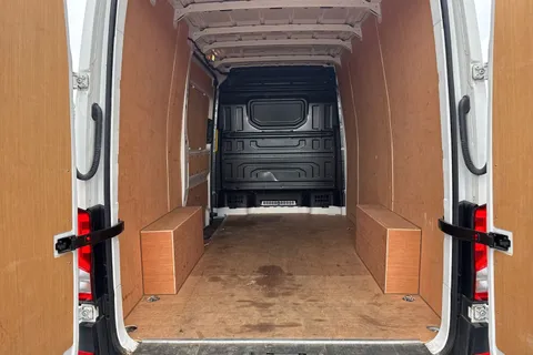 CX74XWZ Volkswagen Crafter 2.0 TDI CR35 Commerce FWD MWB High Roof Euro 6 (s/s) 5dr Thumbnail #8