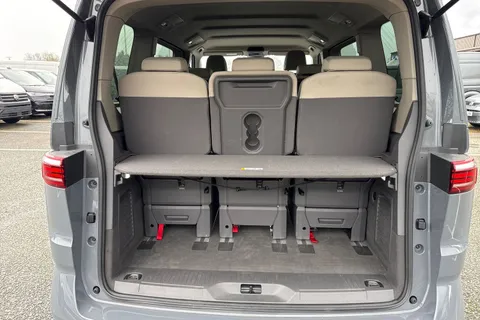 CX74KYU Volkswagen Multivan 2.0 TDI Life DSG Euro 6 (s/s) 5dr Thumbnail #7