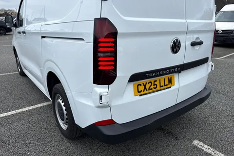 CX25LLM Volkswagen Transporter 2.0 TDI T28 Commerce Plus FWD SWB Euro 6 (s/s) 5dr Thumbnail #7