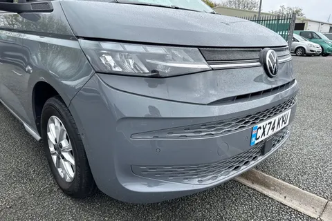 CX74KYU Volkswagen Multivan 2.0 TDI Life DSG Euro 6 (s/s) 5dr Thumbnail #9
