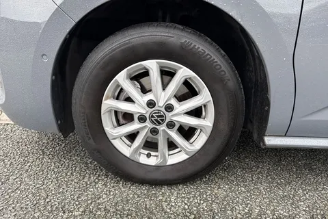 CX74KYU Volkswagen Multivan 2.0 TDI Life DSG Euro 6 (s/s) 5dr Thumbnail #10