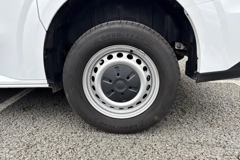 CX25LLM Volkswagen Transporter 2.0 TDI T28 Commerce Plus FWD SWB Euro 6 (s/s) 5dr Thumbnail #10