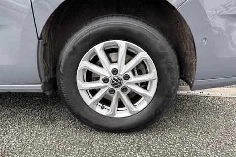 CX74KYU Volkswagen Multivan 2.0 TDI Life DSG Euro 6 (s/s) 5dr Thumbnail #11