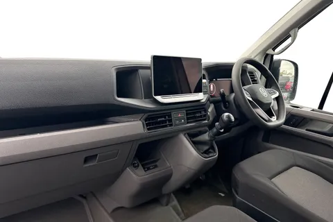 CX74XWZ Volkswagen Crafter 2.0 TDI CR35 Commerce FWD MWB High Roof Euro 6 (s/s) 5dr Thumbnail #16