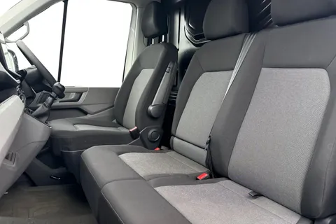 CX74XWZ Volkswagen Crafter 2.0 TDI CR35 Commerce FWD MWB High Roof Euro 6 (s/s) 5dr Thumbnail #17