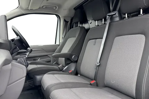 CX25LLM Volkswagen Transporter 2.0 TDI T28 Commerce Plus FWD SWB Euro 6 (s/s) 5dr Thumbnail #15