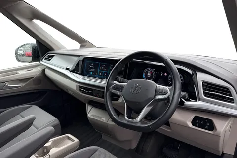 14 of 48 for Volkswagen Multivan 2.0 TDI Life DSG Euro 6 (s/s) 5dr