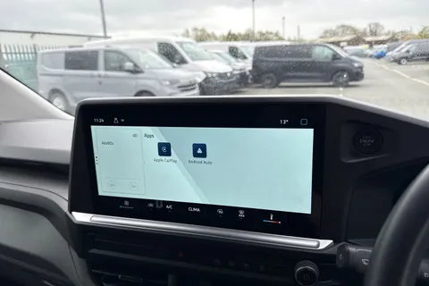 CX25LLM Volkswagen Transporter 2.0 TDI T28 Commerce Plus FWD SWB Euro 6 (s/s) 5dr Thumbnail #16