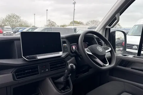 CX74XWZ Volkswagen Crafter 2.0 TDI CR35 Commerce FWD MWB High Roof Euro 6 (s/s) 5dr Thumbnail #19