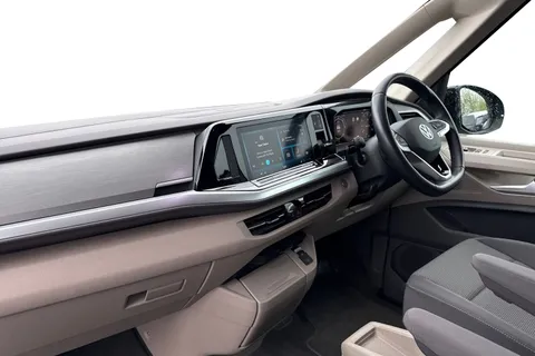 15 of 48 for Volkswagen Multivan 2.0 TDI Life DSG Euro 6 (s/s) 5dr