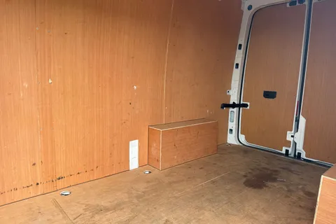 CX74XWZ Volkswagen Crafter 2.0 TDI CR35 Commerce FWD MWB High Roof Euro 6 (s/s) 5dr Thumbnail #20