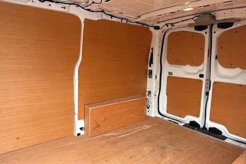 CX25LLM Volkswagen Transporter 2.0 TDI T28 Commerce Plus FWD SWB Euro 6 (s/s) 5dr Thumbnail #18