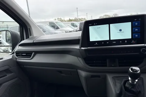 CX25LLM Volkswagen Transporter 2.0 TDI T28 Commerce Plus FWD SWB Euro 6 (s/s) 5dr Thumbnail #19