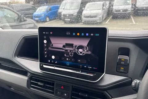 CX74XWZ Volkswagen Crafter 2.0 TDI CR35 Commerce FWD MWB High Roof Euro 6 (s/s) 5dr Thumbnail #23