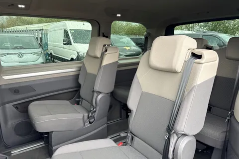 19 of 48 for Volkswagen Multivan 2.0 TDI Life DSG Euro 6 (s/s) 5dr