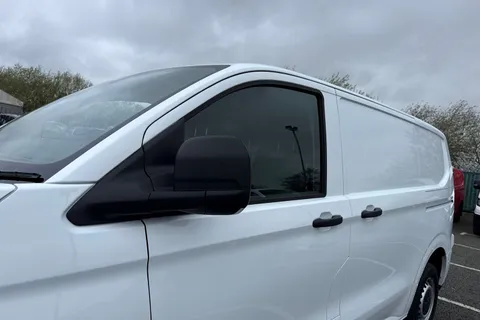 CX25LLM Volkswagen Transporter 2.0 TDI T28 Commerce Plus FWD SWB Euro 6 (s/s) 5dr Thumbnail #25